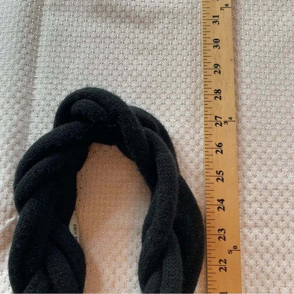 Kimchi blue infinity scarf black braided chunky knit urban outfitters - Picture 3 of 5